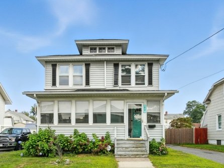 Chicopee, MA (BOM) exterior photo
